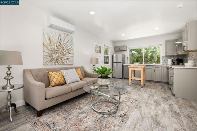 40 Loma Vista, Walnut Creek CA: https://media.crmls.org/mediaz/8ad33d64-ce8e-466f-bf13-5be1a25eaf0c.jpg