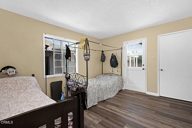 1127 Douglas Avenue, Oxnard CA: https://media.crmls.org/mediaz/8ad44d2c-7fb1-48b9-a042-e9fa9fcd96f7.jpg