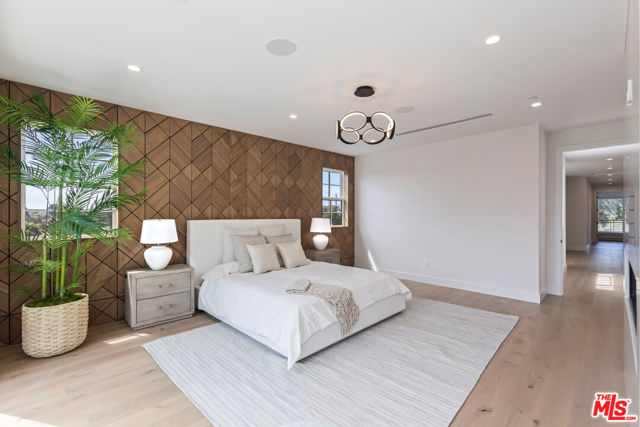 908 Rosecrans Avenue, Manhattan Beach CA: https://media.crmls.org/mediaz/8ad52cd8-83ba-4505-8d93-c5899ef370df.jpg