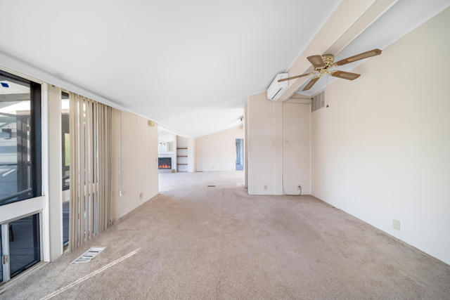 33440 Carlsbad Circle, Thousand Palms CA: https://media.crmls.org/mediaz/8ad54fa1-a452-4961-96ca-06d2754f6bbb.jpg