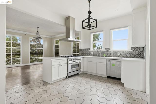 5449 Barrett Ave, El Cerrito CA: https://media.crmls.org/mediaz/8ad5c09b-215c-465b-b448-428e0d430323.jpg