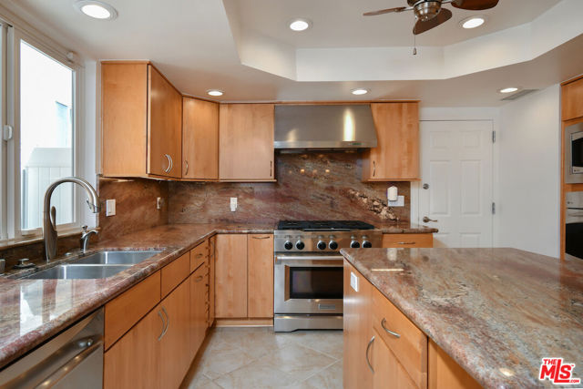 14128 Dickens Street, Sherman Oaks CA: https://media.crmls.org/mediaz/8ad64f1d-e10e-4ff4-9640-93221b19afde.jpg