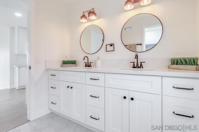 3302 Vista Rocosa, Escondido CA: https://media.crmls.org/mediaz/8ad66a21-f6e5-48dd-b00e-02b5631b0757.jpg