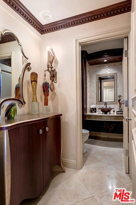 Drew Fenton | 10212 Briarwood Drive Los Angeles CA | MLS: 7608311