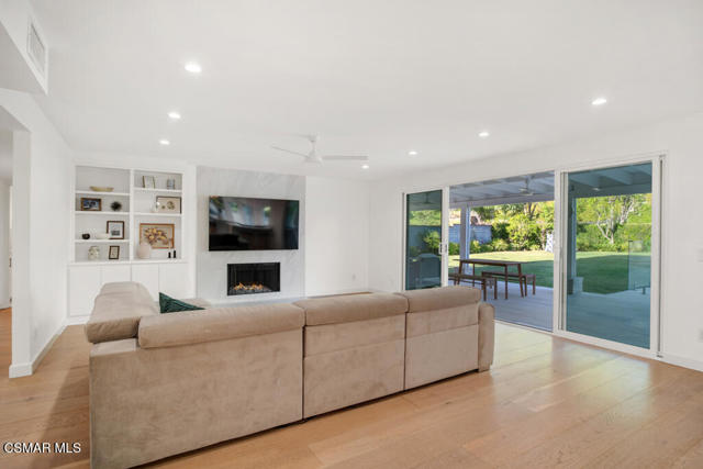 29504 Woodbrook Drive, Agoura Hills CA: https://media.crmls.org/mediaz/8ad68192-9436-4e19-9d63-ff7d7b0da3cf.jpg
