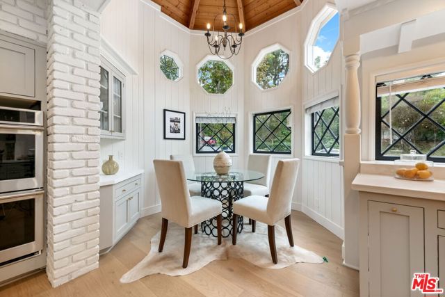 19159 Rosita Street, Tarzana CA: https://media.crmls.org/mediaz/8ad70545-38b6-428d-85c3-e9ff1c6f9fee.jpg