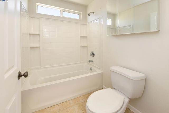 660 Mazzolo Dr, Lincoln CA: https://media.crmls.org/mediaz/8ad70606-297e-496a-ae54-65601d676d61.jpg
