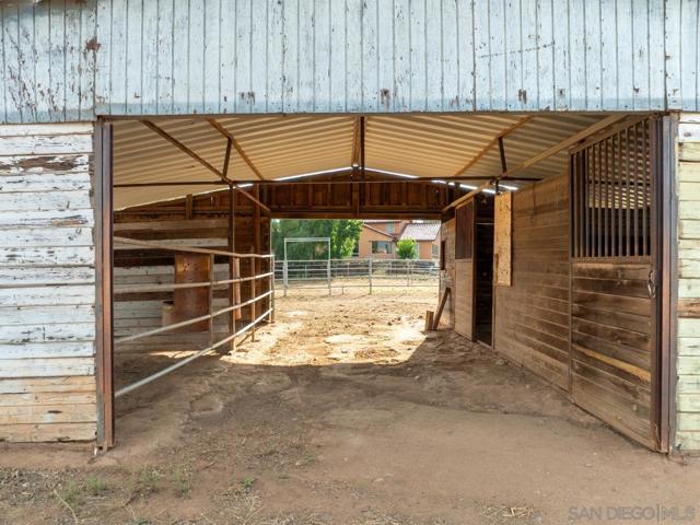 15091 Chemise Creek Rd, Ramona CA: https://media.crmls.org/mediaz/8ad717fc-6db9-4628-a87a-b48cfe795efa.jpg
