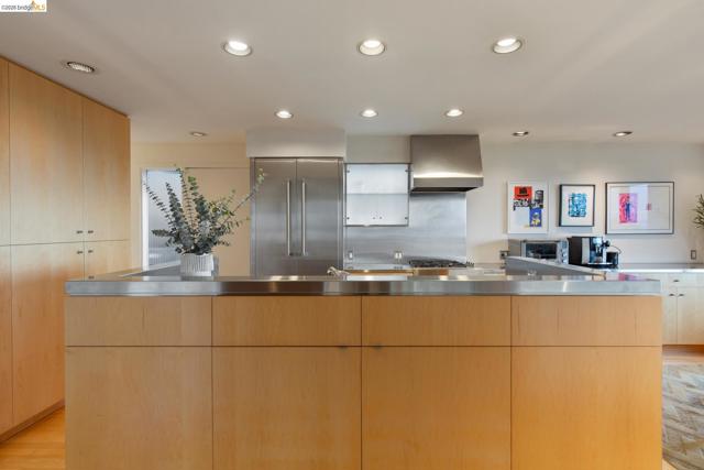 2 Gravatt Drive, Berkeley CA: https://media.crmls.org/mediaz/8ad763ce-5fca-4843-9ac4-8d7a31d9f16f.jpg