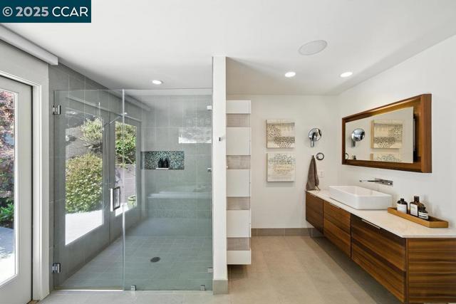1341 Juanita Dr, Lafayette CA: https://media.crmls.org/mediaz/8ad7a41a-e2db-48e1-949f-d59434206d4d.jpg