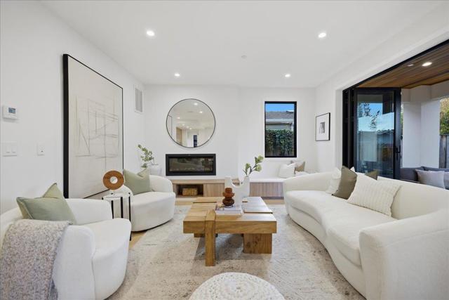 852 La Para Avenue, Palo Alto CA: https://media.crmls.org/mediaz/8ad7f09a-669e-478c-8706-23ab49e2947e.jpg