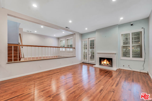 20950 Oxnard Street, Woodland Hills CA: https://media.crmls.org/mediaz/8ad7fee1-8bd7-49c2-b4da-9b26c844a1b0.jpg
