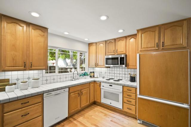 Image 15 of 54 For 1175 Ravenscourt Avenue