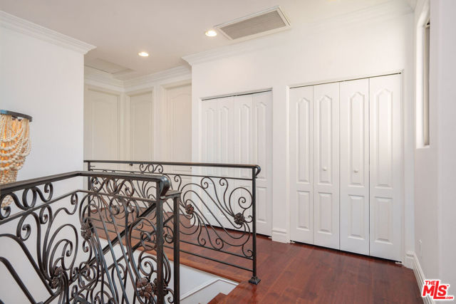 2005 Robinson Street, Redondo Beach, California 90278, 4 Bedrooms Bedrooms, ,3 BathroomsBathrooms,Residential,For Sale,Robinson,26638819