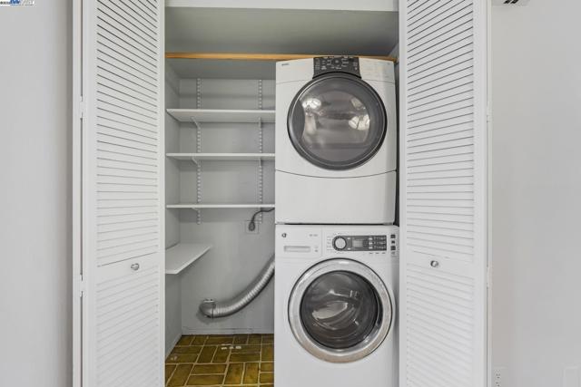 208 Siskiyou Ct, Walnut Creek CA: https://media.crmls.org/mediaz/8ad82afa-e7e2-46f3-9c52-a106669948c3.jpg
