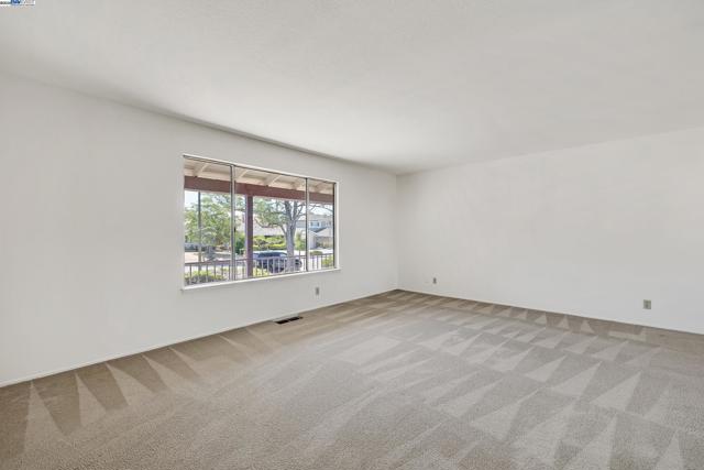 1849 Springsong Dr, San Jose CA: https://media.crmls.org/mediaz/8ad8310d-7073-47ef-ad10-ea7cb5639de9.jpg
