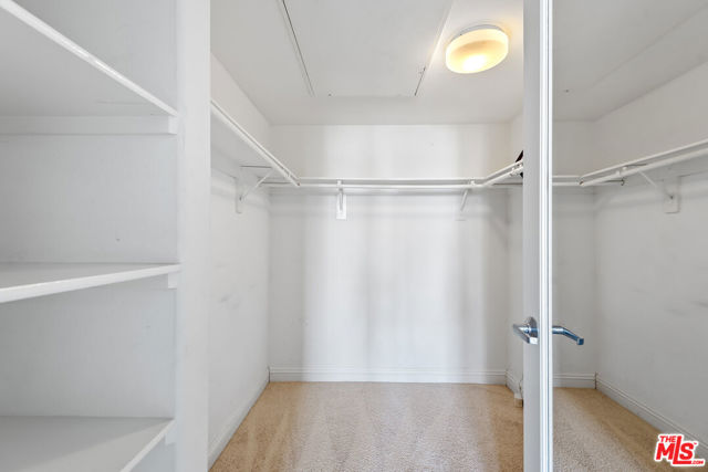 5831 Seawalk Drive, Playa Vista CA: https://media.crmls.org/mediaz/8ad8fd26-e893-451f-97ad-987cbad2f4a0.jpg