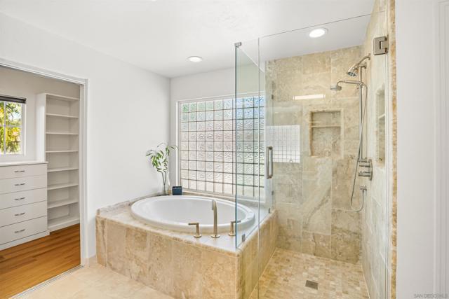 5032 Manor Ridge Ln, San Diego CA: https://media.crmls.org/mediaz/8ad9b235-cc01-4ade-b2fe-35ecf06de19b.jpg
