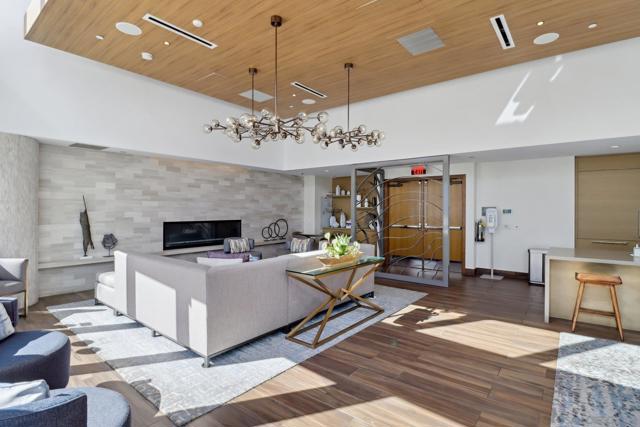 888 W E St, San Diego CA: https://media.crmls.org/mediaz/8ad9c4ec-c9a6-41f3-8057-fb8c84529abb.jpg