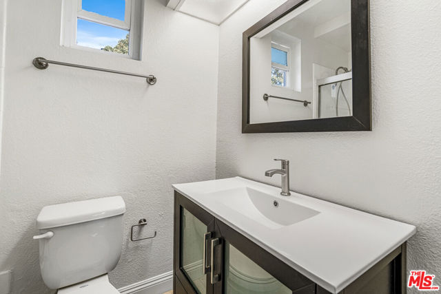 416 Bolero Way, Newport Beach CA: https://media.crmls.org/mediaz/8ad9d3ae-2a48-47de-ae09-8e13c3a34eed.jpg