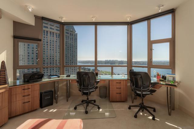 700 W Harbor Dr, San Diego CA: https://media.crmls.org/mediaz/8ada04b3-6b1a-476e-98ba-26ed19b3de34.jpg