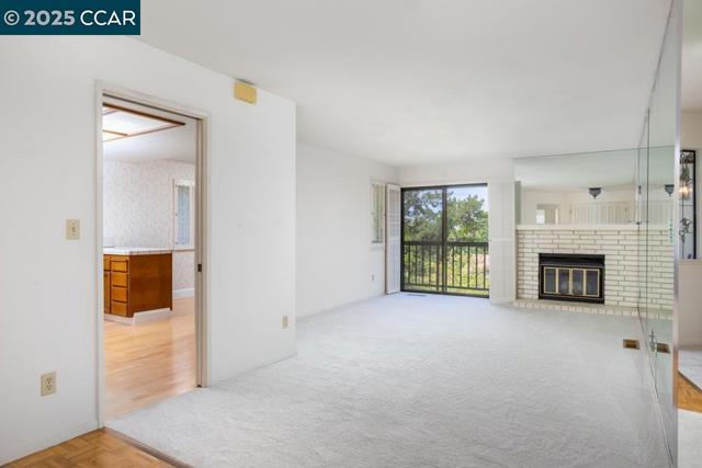4217 Terra Granada Dr, Walnut Creek CA: https://media.crmls.org/mediaz/8adad123-1680-4665-b014-edfee4f8e8bd.jpg