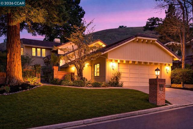 951 Redwood Dr, Danville CA: https://media.crmls.org/mediaz/8adae15d-d4c7-40c4-bce2-0fe609f68b9a.jpg