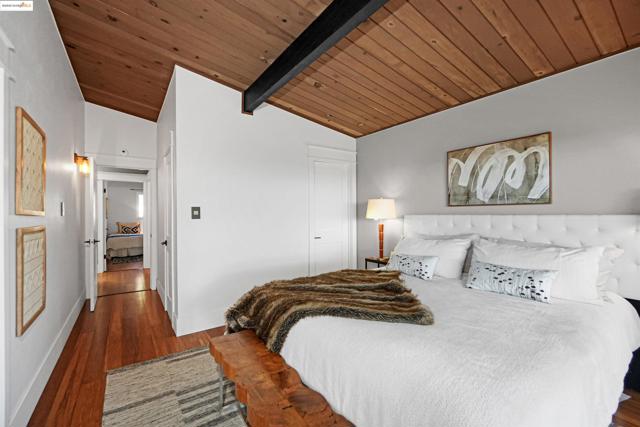 4329 Lawrence Dr, Castro Valley CA: https://media.crmls.org/mediaz/8adba38d-bd63-4b29-a4ba-5e8aa4b612a0.jpg