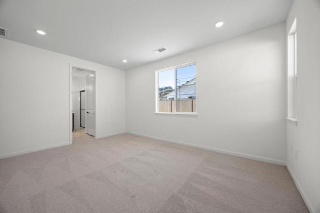 1911 Hydrangea Dr, Hollister CA: https://media.crmls.org/mediaz/8adbec7f-e707-4185-99b1-7d36cc597d40.jpg