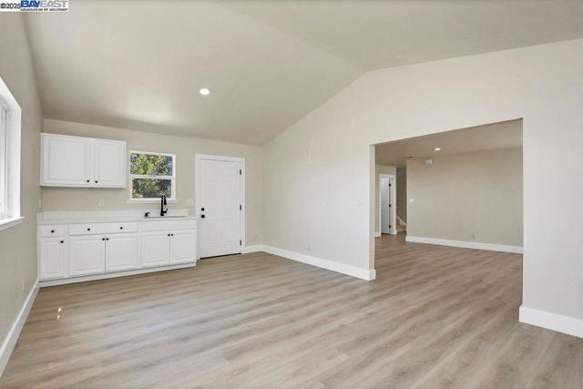 3251 Hyde St, Oakland CA: https://media.crmls.org/mediaz/8adbf26d-cd11-4ae8-a67f-fb5c1a4d65fd.jpg