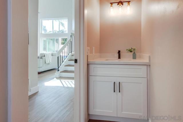 1278 Avenida Miguel, Encinitas CA: https://media.crmls.org/mediaz/8adc68cf-8fa6-44b8-88d5-927617ec2f5f.jpg