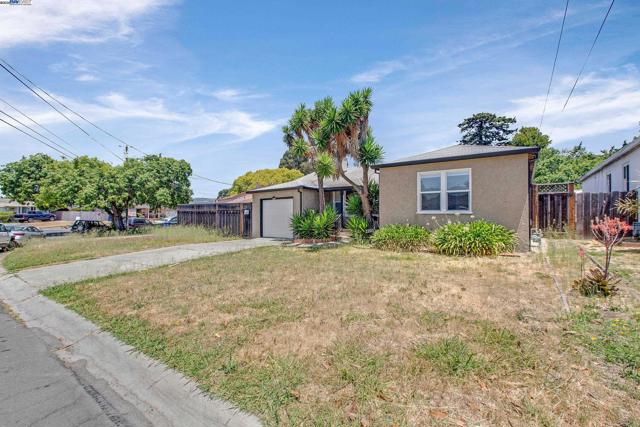 22013 Queen St, Castro Valley CA: https://media.crmls.org/mediaz/8adca805-aaf9-4926-a092-381f8fe03d49.jpg