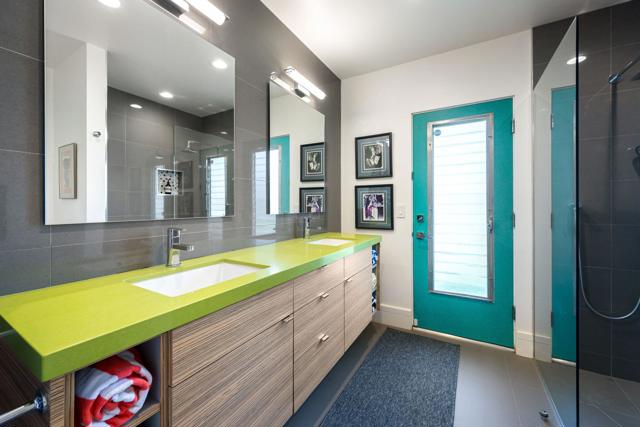 1380 Malaga Circle, Palm Springs CA: https://media.crmls.org/mediaz/8adcc137-9aff-45e6-8321-d7c04a799868.jpg