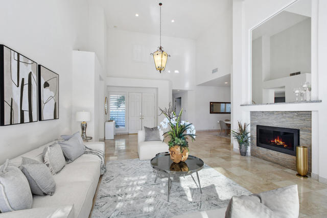 47380 Via Cordova, La Quinta CA: https://media.crmls.org/mediaz/8add392e-2344-4cc8-b85e-81bdc16861c1.jpg