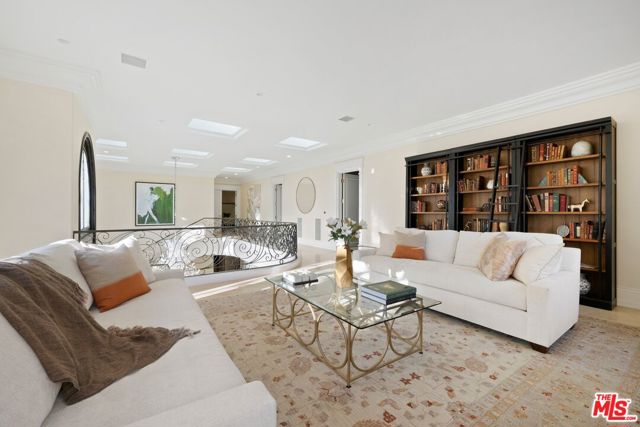 1350 Benedict Canyon Drive, Beverly Hills CA: https://media.crmls.org/mediaz/8addf4dd-0aa3-404d-b220-2a4a60482e81.jpg