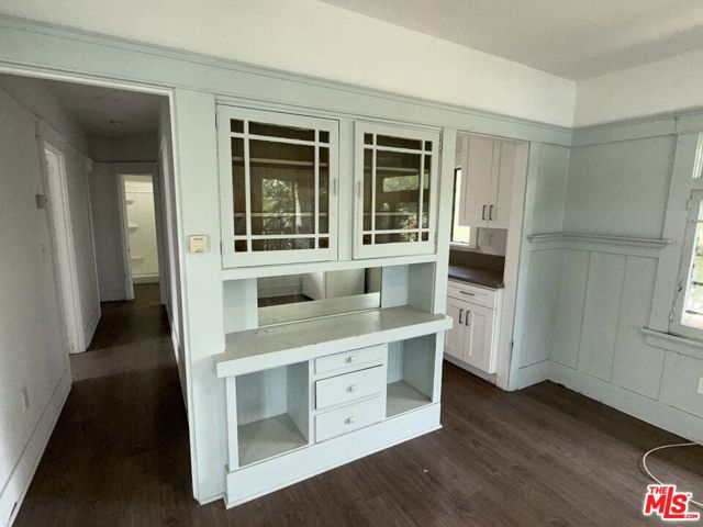 1145 E 10th Street, Long Beach CA: https://media.crmls.org/mediaz/8ade1154-c6c0-4b53-bbaf-606ba5500b05.jpg