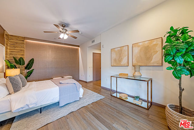 903 S New Hampshire Avenue, Los Angeles CA: https://media.crmls.org/mediaz/8ade9d31-0247-4407-900f-4620aaccbf7c.jpg