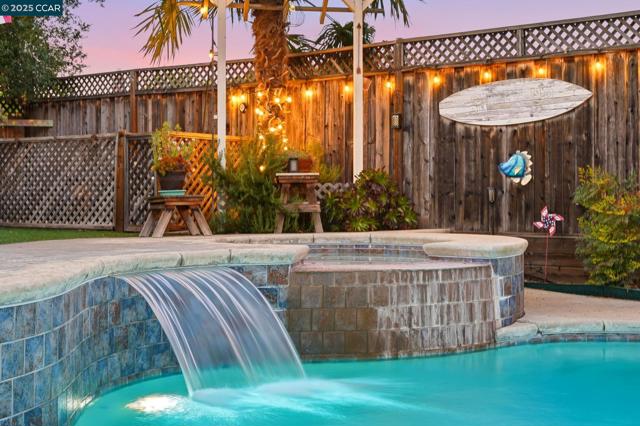 7519 Driftwood Way, Pleasanton CA: https://media.crmls.org/mediaz/8adeb962-7a04-455b-91cf-ce5da632f395.jpg