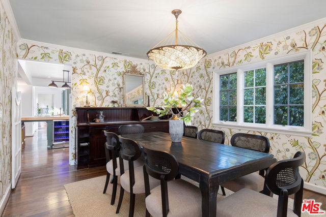10155 Valley Spring Lane, Toluca Lake CA: https://media.crmls.org/mediaz/8adeb9f4-aa71-4bc4-af7f-171a61cad4a0.jpg