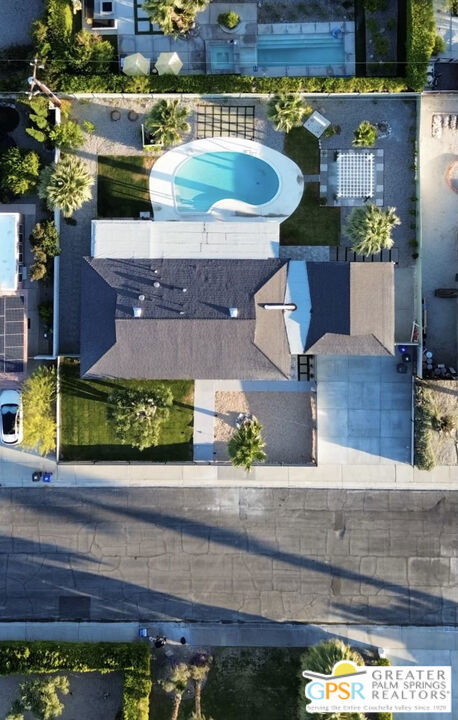 505 E Molino Road, Palm Springs CA: https://media.crmls.org/mediaz/8adedecb-42f4-43a2-b6c3-b33a73b7234f.jpg