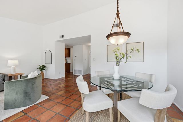 Detail Gallery Image 10 of 50 For 3694 Fallon Cir, San Diego,  CA 92130 - 2 Beds | 2 Baths