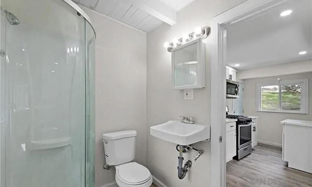 https://media.crmls.org/mediaz/8adf18f3-0ff0-4b0c-86b5-135e0a6aed16.jpg?preset=X-Large