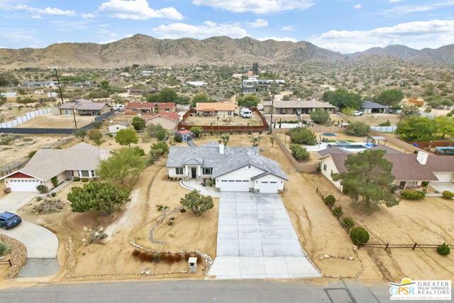 57745 San Tropeze Drive, Yucca Valley CA: https://media.crmls.org/mediaz/8adf87ff-ef6b-478b-ade5-bcb53e39f471.jpg