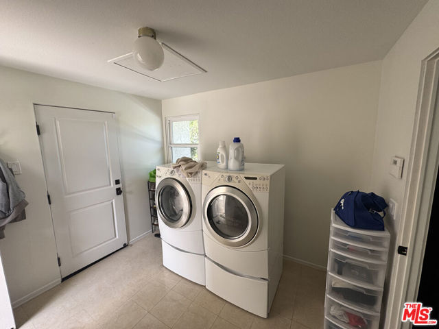 6111 Monero Drive, Rancho Palos Verdes CA: https://media.crmls.org/mediaz/8adffb25-d71f-4871-b8c1-d1b0aeee023e.jpg