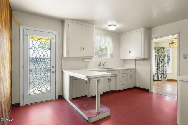 Detail Gallery Image 11 of 30 For 3662 Loma Vista Rd, Ventura,  CA 93003 - 3 Beds | 2 Baths