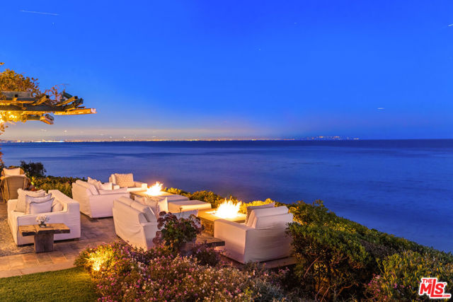 27540 Pacific Coast Highway, Malibu CA: https://media.crmls.org/mediaz/8ae0479d-1892-448d-87c6-b405f87b5f46.jpg
