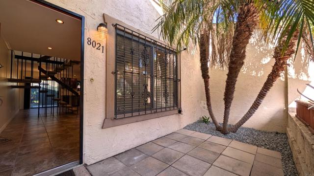 8021 Calle Fanita, Santee CA: https://media.crmls.org/mediaz/8ae0be03-346a-405c-85da-44836f1a295d.jpg