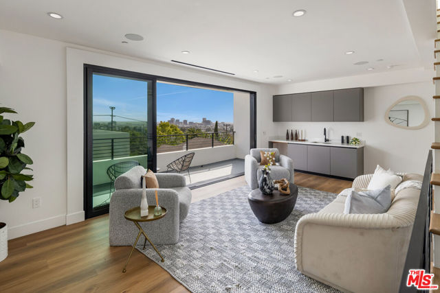 2005 Bellevue Avenue, Los Angeles CA: https://media.crmls.org/mediaz/8ae0e5d2-4018-443e-bc82-483d04b31a05.jpg