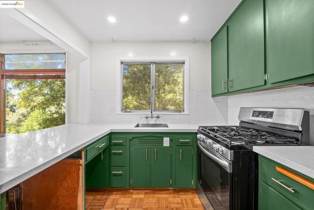 1730 Highland Pl, Berkeley CA: https://media.crmls.org/mediaz/8ae15b9a-5224-421d-9fa5-ec64d2a61e5e.jpg