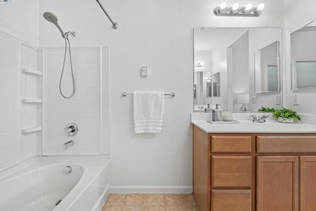 6677 S Mariposa Ln, Dublin CA: https://media.crmls.org/mediaz/8ae16ad4-70e0-4f53-886a-72dd57000cf2.jpg